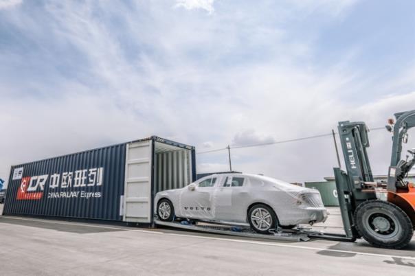 Als erster Automobilhersteller exportiert Volvo in China produzierte Fahrzeuge über die neue „One Belt, One Road“-Handelsroute auf der Schiene nach Europa.  Foto: Auto-Medienportal.Net/Volvo